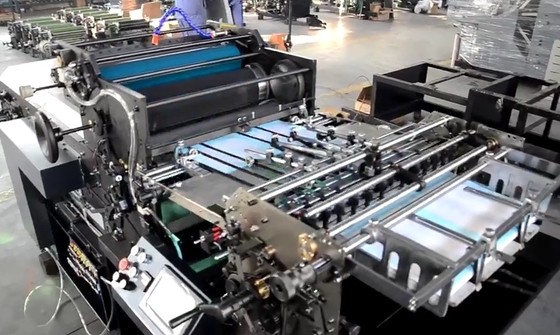 Máquina 620 x 450 de envernizamento para o ponto pequeno do formato e total UV