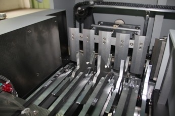 Máquina de borda automática 1600c/h do livro do robô 2000C de Digitas