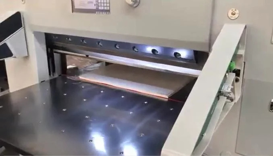 ECOO 1316 Cortador digital de piso plano para diversos cartões ondulados