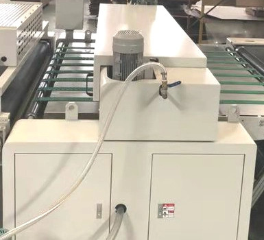 Máquina de vitrificação de lustro do verniz UV automático para o cartão