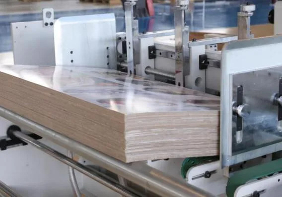 Máquina de vitrificação de lustro do verniz UV automático para o cartão
