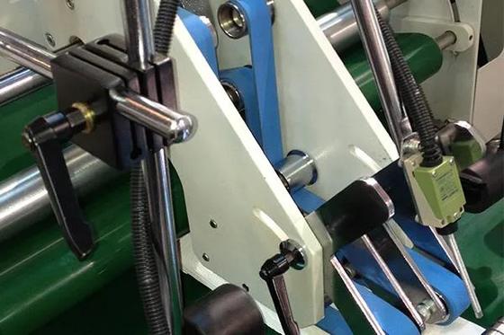 Máquina automática para dobrar papelão e colar Ecoographix para embalagens