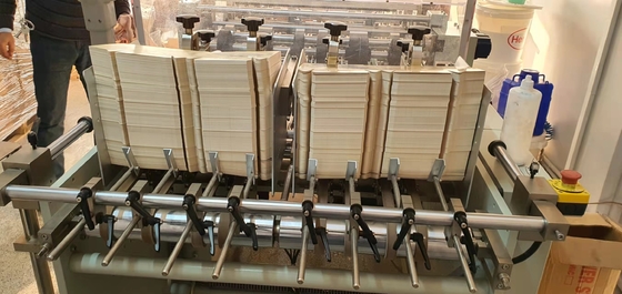 Máquina de Ergação de Caixa de Cartão de Papel de Alimentos de Alta Velocidade Três Pistas