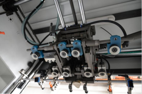Máquina automática de cortar e descascar cartão