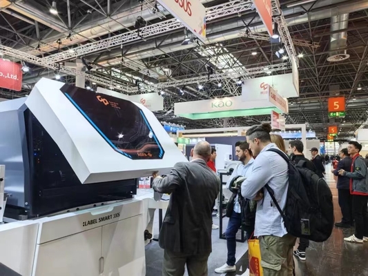 Máquina de etiquetas digitais de 6 cores Impressora de etiquetas UV Inkjet