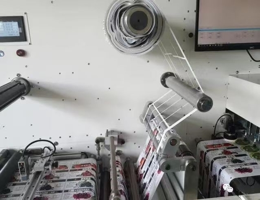 Máquina de corte de etiquetas digitais de rolo a rolo com opção de laminação 27 M/min