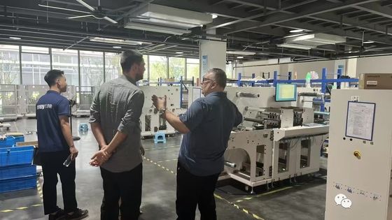 Cortador a laser digital rolo a folha com velocidade máxima de corte de 27m/min e largura máxima de etiqueta de 330mm