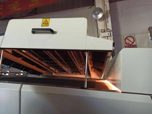 A2 Máquina de revestimento de manchas UV com folhas