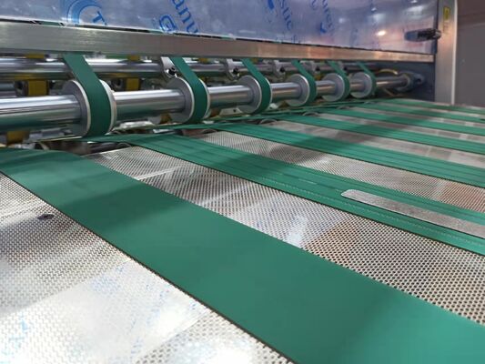 Máquina de vernizamento UV de alta velocidade com 9500 folhas/hora, tamanho máximo da folha 730x1060mm e correia transportadora de teflon para processamento de papel