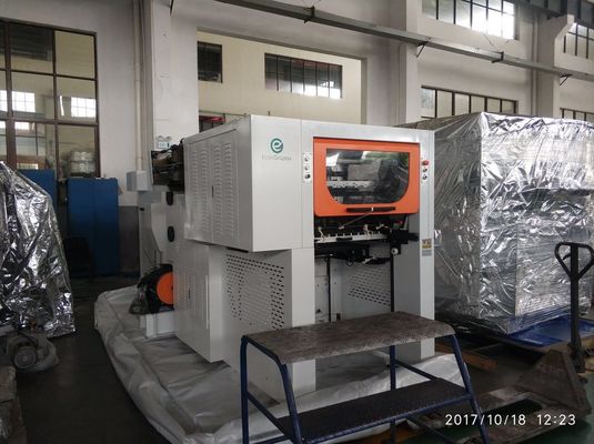 O PLC controla a folha automática que carimba a máquina cortando