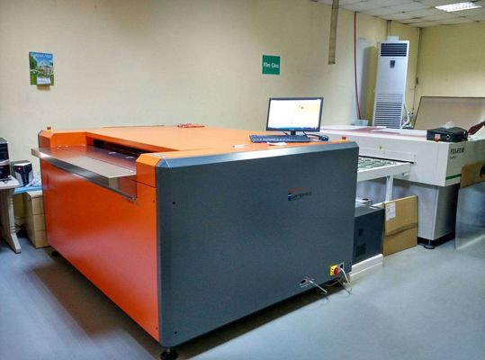 máquina deslocada 1470mm da placa do CTP para impressão ondulada da caixa