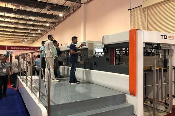 Folha de papel do cartão do PLC que carimba a máquina cortando 7500shipping e manipulação