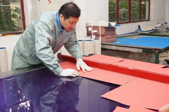 A tela de 4/3 de dobra lustrou deslocado imprimindo a cobertura de borracha