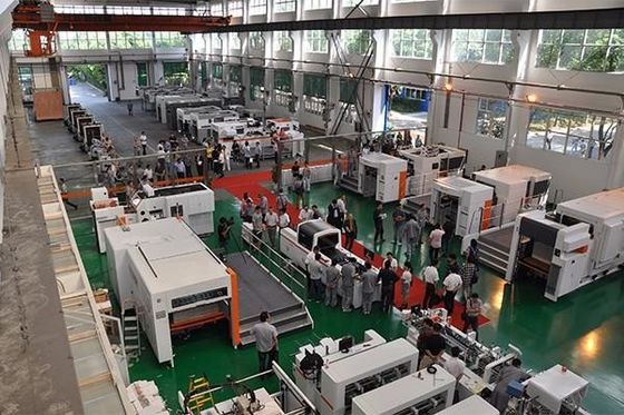 Máquina de corte por estiramento de folhas de 800×580 mm 7000S/H