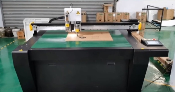 ECOO 1316 Cortador digital de piso plano para diversos cartões ondulados