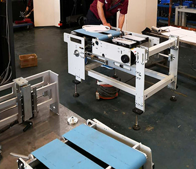 Empilhador de compesação 15000 Cycles/H 660mm da costura de sela que alimentam