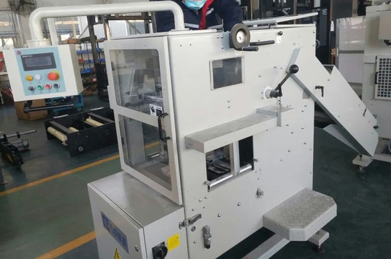 Empilhador de compesação 15000 Cycles/H 660mm da costura de sela que alimentam